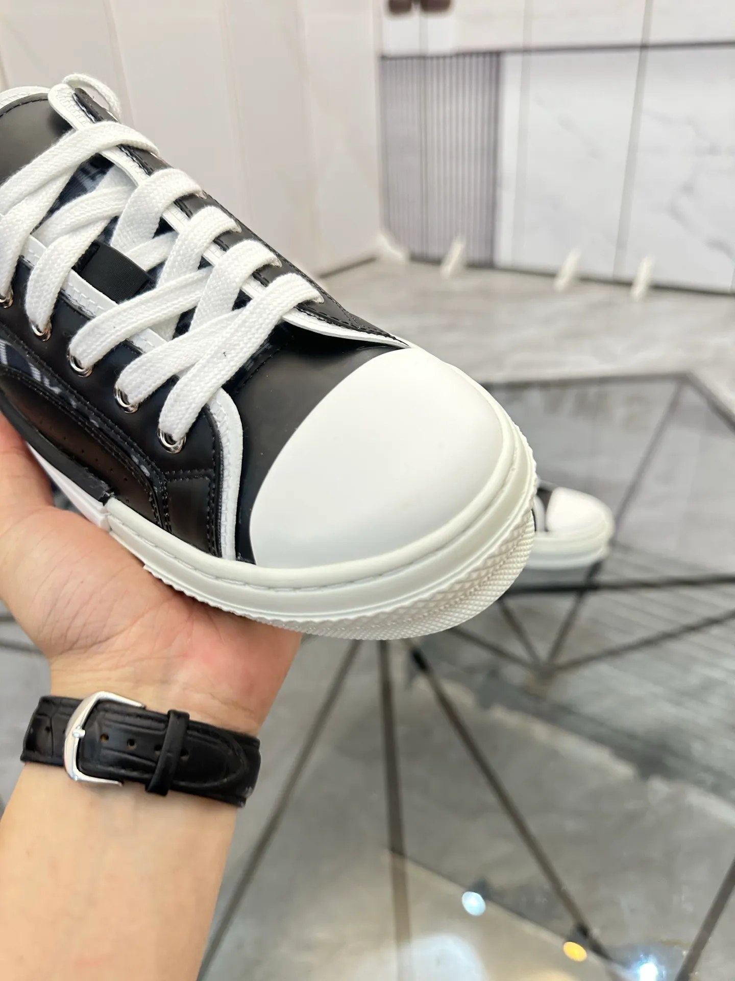 Selling men's shoes 💰: 💰P400¥ Product trademark: Dio* "Dior*" low-top casual shoes Regular size: 36-45 (can be customized to 46) Couple style B23 Product materials: Upper imported original fabric, breathable lining, original outsole. No.: 007